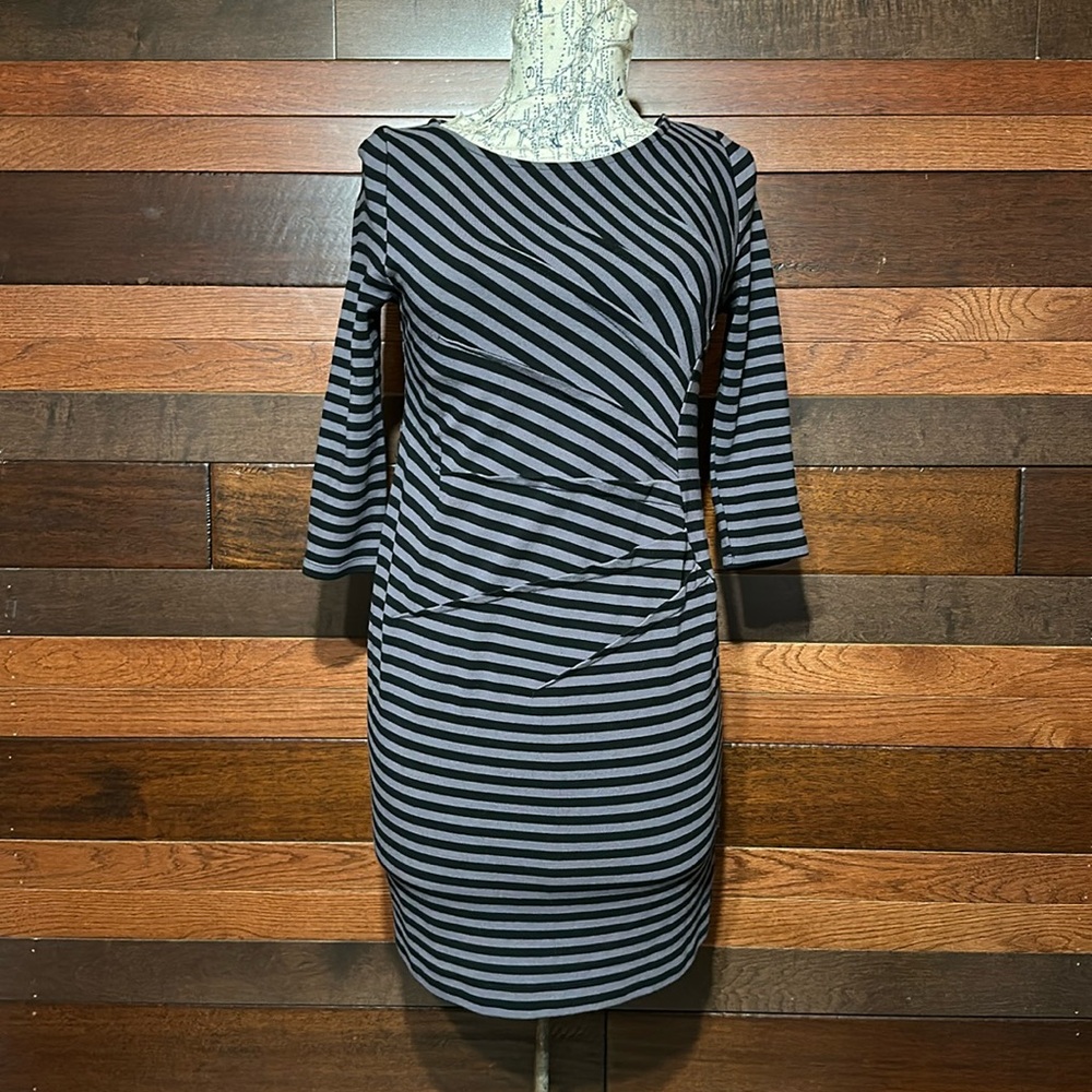 A Pea in the Pod Scoop Neck 3/4 Sleeve Black and Gray Striped Midi Dress